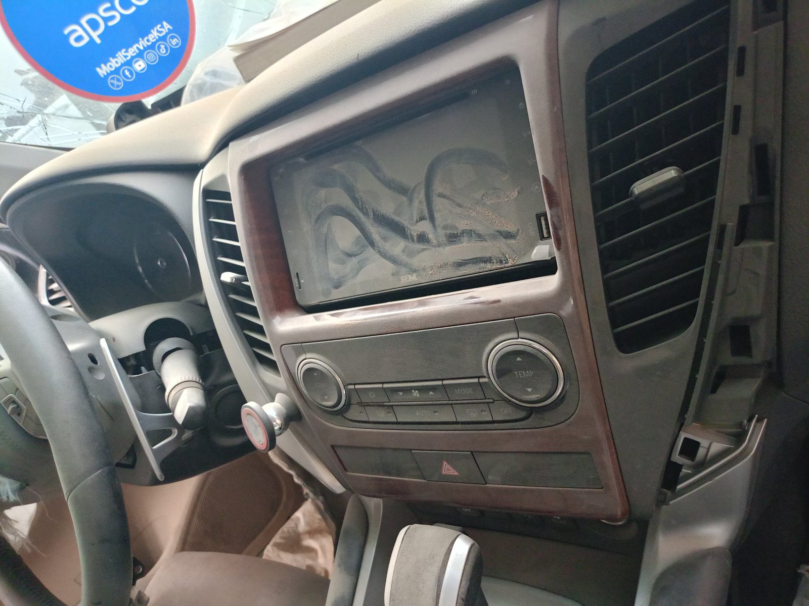 شاشه  سيارة ميتسوتبشي مونتيرو 2021