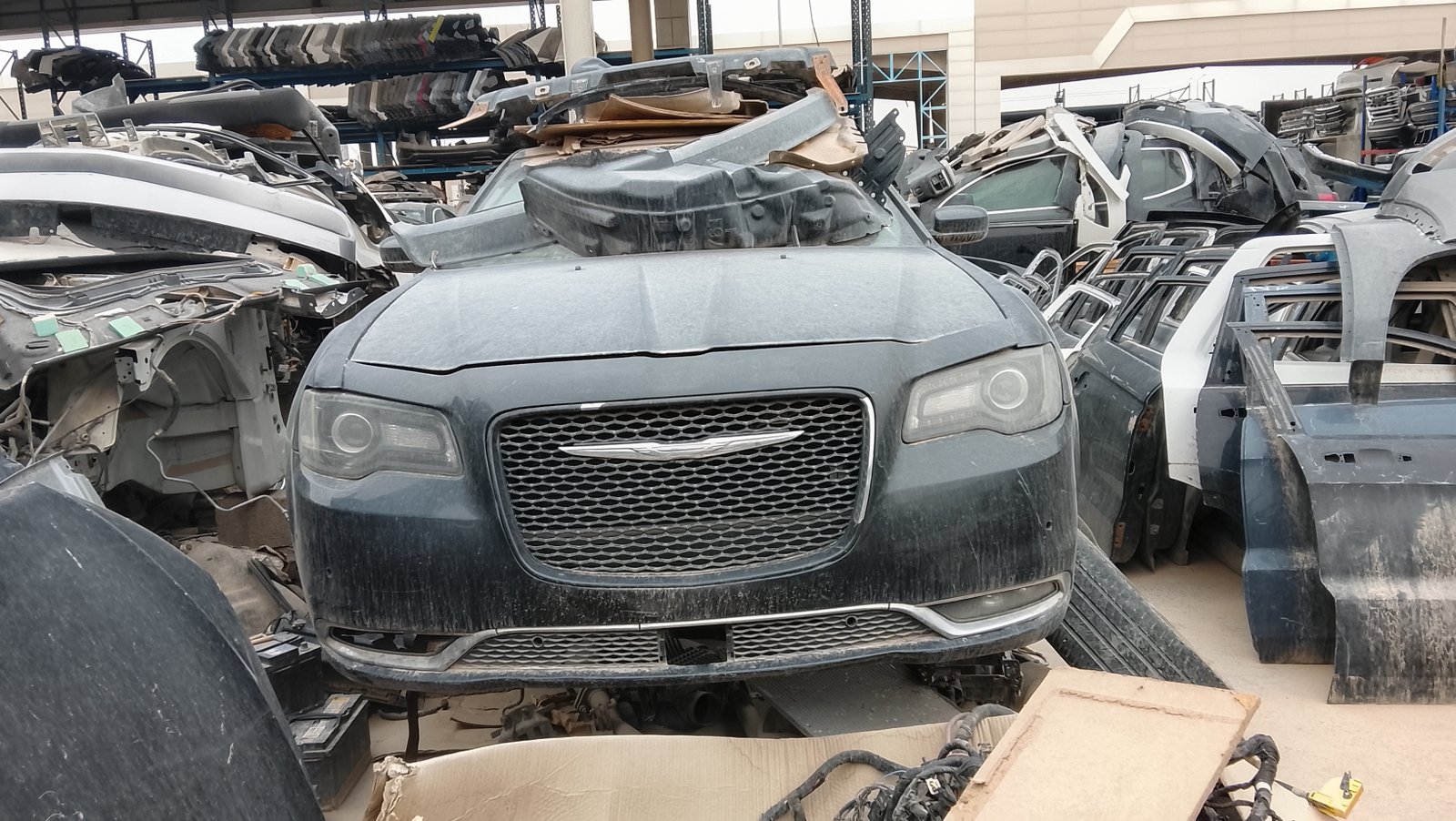 صدام أمام مع الشبك كرايسلر فوباجير