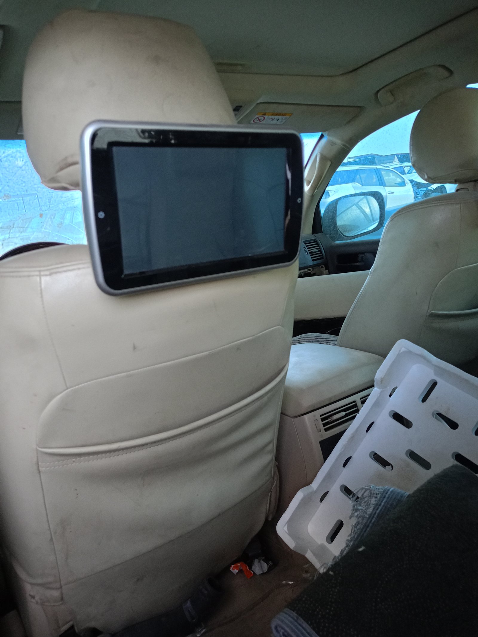 شاشات مقعد خلفية لاند كروزر