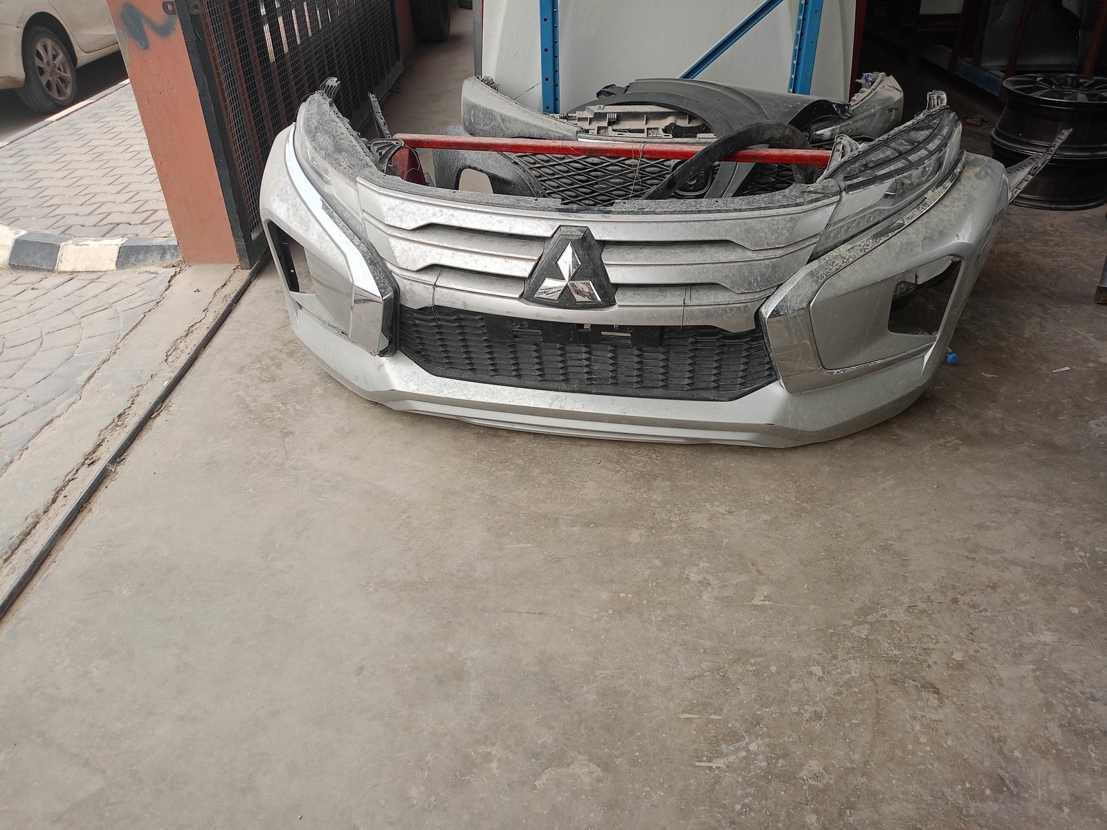 الصدام امام ميتسوبيشي مونتيرو 2021